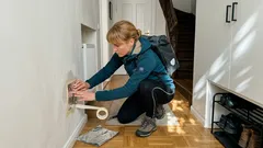 Ein Stück Alufolie an der Wand: Was es nach 48 Stunden verrät